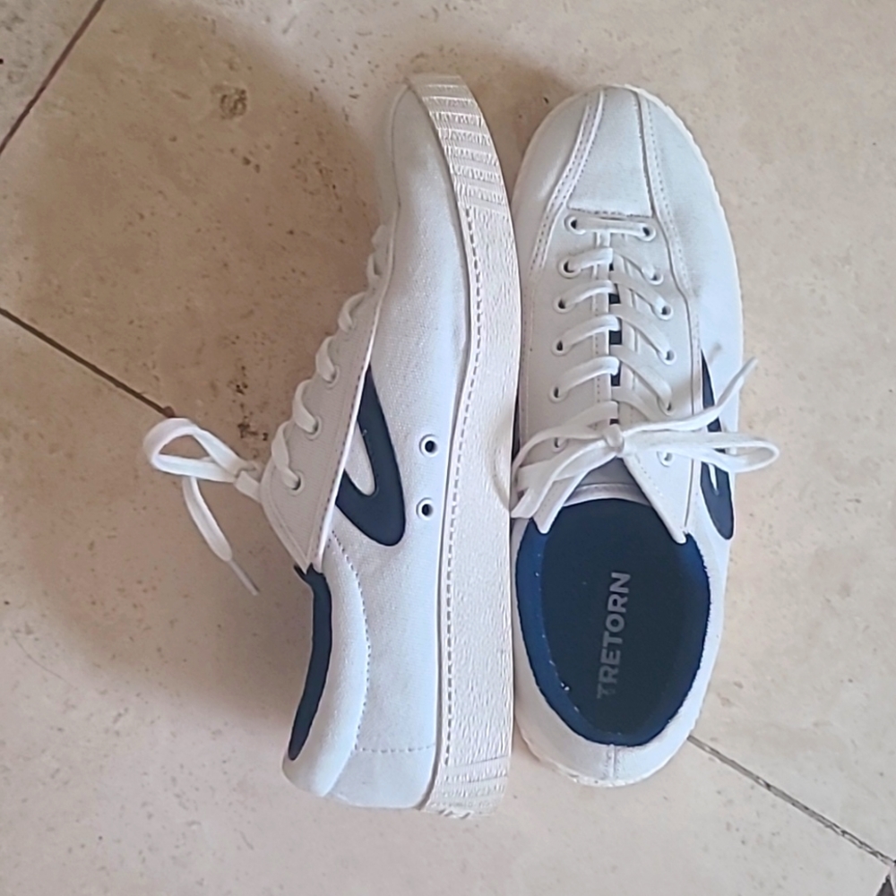 Like new Tretorn sneakers